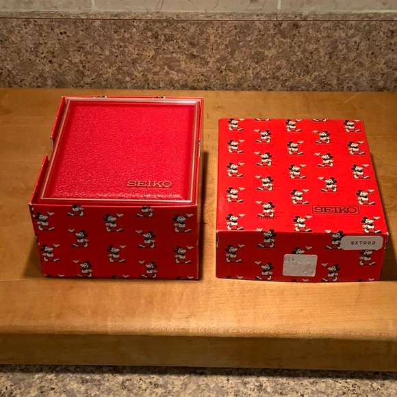 Mickey Mouse 60th Anniversary watch - Picture 8 of 11